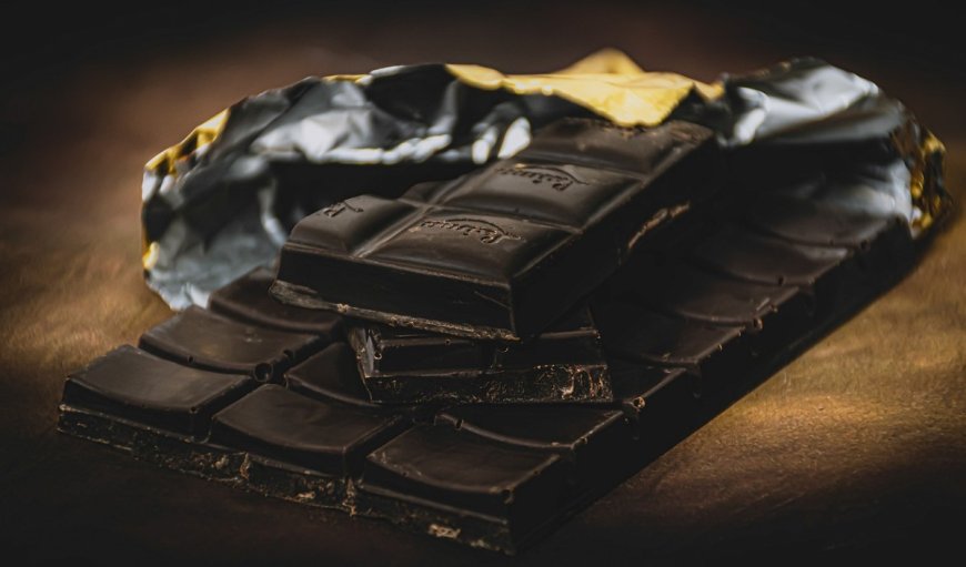 Happy Chocolate Day 2025: डार्क चॉकलेट कितनी मात्रा में सेवन करना सही होता है? हेल्थ के लिए कितना लाभदायक है