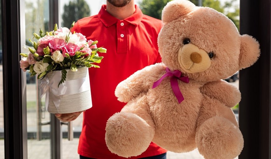 Teddy Day 2025 । गले मिलें, प्यार करें और इन मजेदार तरीकों से टेडी डे को खास बनाएं