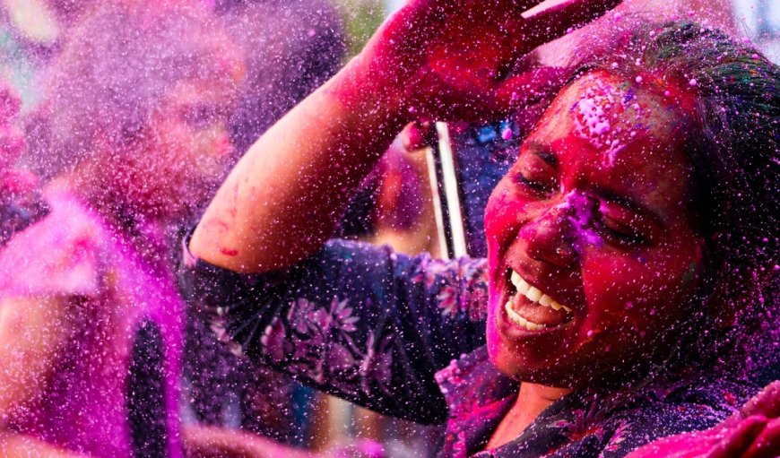 Holi 2025 Skincare: होली पर त्वचा को सुरक्षित और ग्लोइंग रखने के लिए प्री एंड पोस्ट स्किन केयर टिप्स