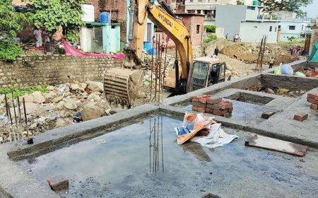 हल्द्वानी : रकसिया नाले के  संयुक्त निरीक्षण के दौरान नगर आयुक्त और एसडीएम ने जेसीबी से तोड़ा अतिक्रमण…