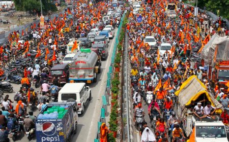 Kawad Yatra 2025 | मेरठ में डीजे संचालकों के साथ बैठक, भड़काऊ गाने बजाने पर सख्त कार्रवाई की चेतावनी