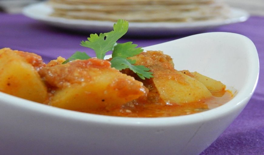 Dum Aloo Recipe: घर पर बनाकर तैयार करें रेस्टोरेंट स्टाइल दम आलू, मेहमानों के मुंह से भी निकलेगा वाह-वाह