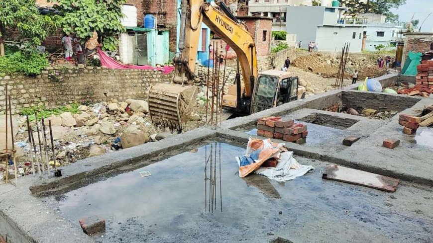 हल्द्वानी : रकसिया नाले के संयुक्त निरीक्षण के दौरान नगर आयुक्त और एसडीएम ने जेसीबी से तोड़ा अतिक्रमण…