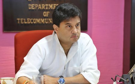 केंद्रीय मंत्री सिंधिया की सख्त चेतावनी: थीम रोड पर वृक्षारोपण में अनियमितता, ठेकेदार पर कार्रवाई के निर्देश