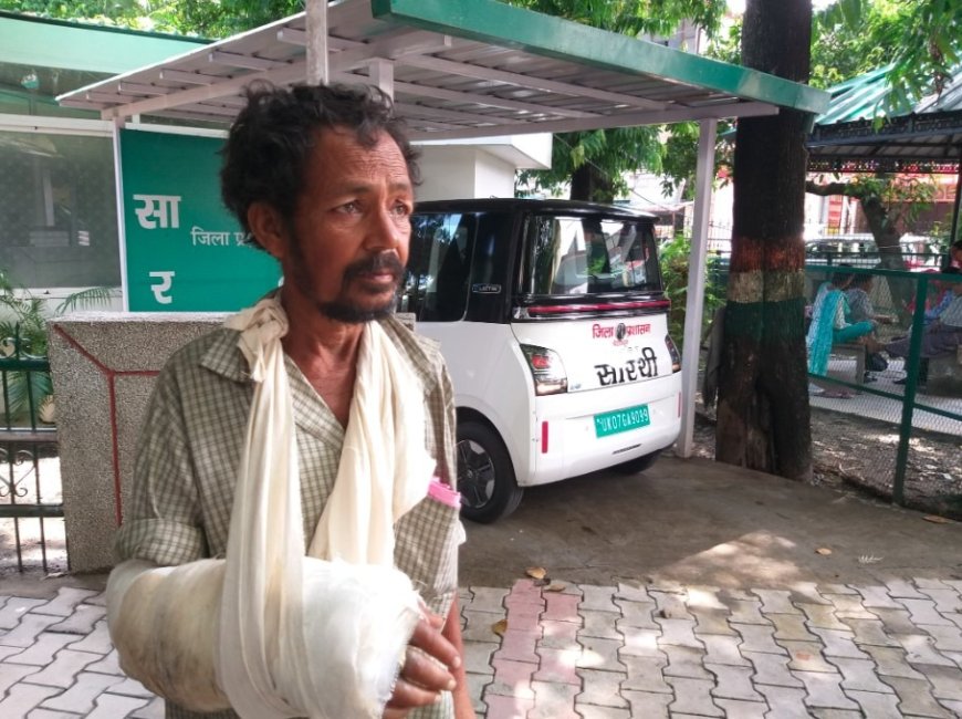 डीएम ने अनाथ राजू को दिलाया मुफ्त इलाज