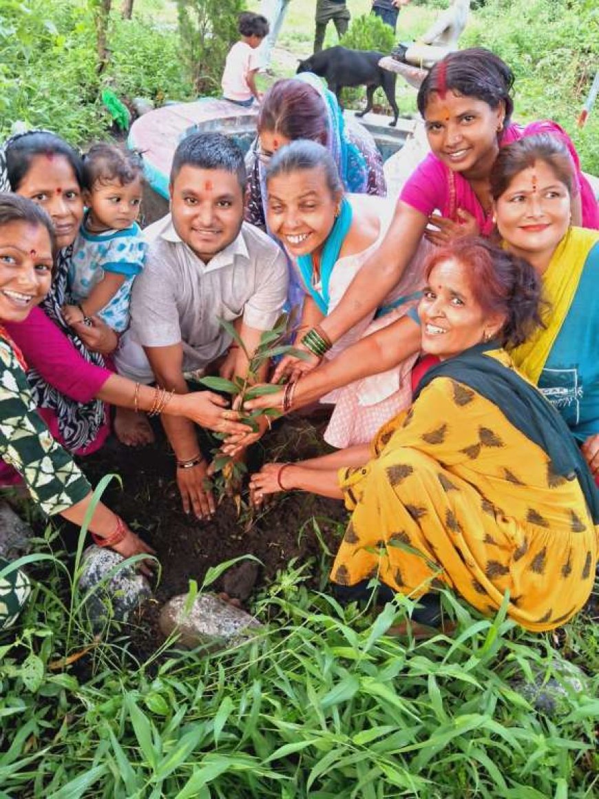 हल्द्वानी: हरेला पर्व पर भाजपा कार्यालय मंत्री दीपांशु शर्मा ने निभाई पर्यावरण प्रहरी की भूमिका, “एक पेड़ माँ के नाम” अभियान में किया पौधारोपण