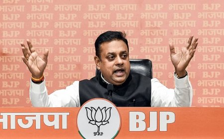 तेजस्वी यादव की 'डबल पहचान' पर बवाल, Sambit Patra ने कहा- यह बड़ा भ्रष्टाचार है!