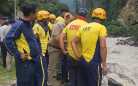 डबरानी में पोकलैंड मशीन का नदी में गिरना: राहत बचाव कार्य जारी, स्थानीय लोगों में चिंता