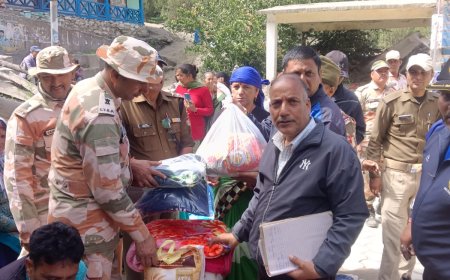 धराली आपदा: डीएम प्रशांत आर्य ने राहत कार्यों का किया निरीक्षण, अधिकारियों को दिए दिशा-निर्देश