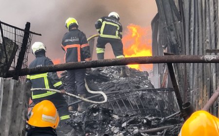 ठाणे में कैफे में आग: रिहायशी इमारत में लगी भीषण आग, 35 लोगों को किया सुरक्षित रेस्क्यू