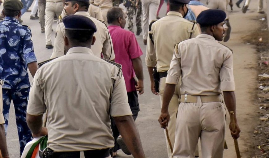 पटना में वैन और ट्रक की भिड़ंत में आठ लोगों की मौत, चार घायल