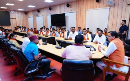 देहरादून: सीएम पुष्कर धामी ने एबीवीपी के विजय प्रत्याशियों से की चाय पर चर्चा, महाविद्यालयों में भगवा पताकाएं लहराने की दी बधाई