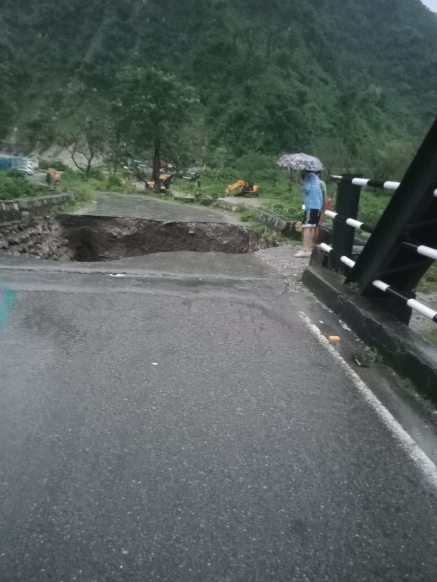 सहस्त्रधारा कारलीगाढ़ में बादल फटे, दो लोग लापता और बचाव कार्य जारी