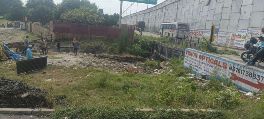 हरिद्वार: डीएम के निर्देश पर अवैध अतिक्रमण के खिलाफ कार्रवाई, मूंगफली विक्रेताओं की रातोंरात उपाधि ध्वस्त