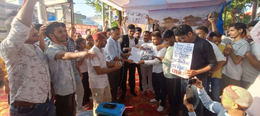 हल्द्वानी में यूके-एसएसएससी पेपर-लीक प्रकरण पर बढ़ते विरोध प्रदर्शन, सीबीआई जांच के लिए पीएम मोदी को ज्ञापन