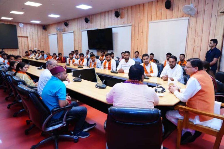 देहरादून: सीएम पुष्कर धामी ने एबीवीपी के विजय प्रत्याशियों से की चाय पर चर्चा, महाविद्यालयों में भगवा पताकाएं लहराने की दी बधाई