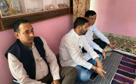 देहरादून: सूचना महानिदेशक बंशीधर तिवारी ने दिवंगत पत्रकार राजीव प्रताप के परिवार से की मुलाकात, हर संभव सहायता का दिया आश्वासन