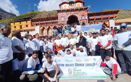 बद्रीनाथ धाम में सफाई अभियान : नगर पंचायत और बीकेटीसी का अनोखा प्रयास