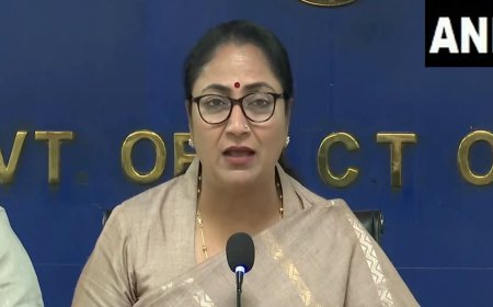 दिल्ली सीएम बोलीं- जब सनातनी सरकार आती है तो दिवाली की भव्यता-दिव्यता अद्वितीय