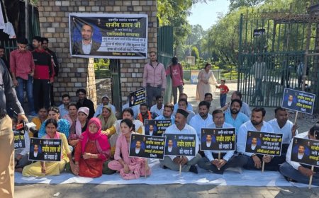 पत्रकार की मौत की सीबीआई जांच की मांग को लेकर धरना