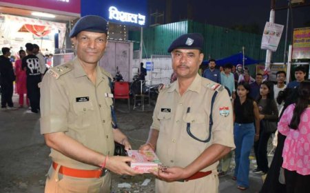हल्द्वानी : ड्यूटी प्वाइंटों में तैनात पुलिस कर्मियों को मिठाई देकर एसपी सिटी ने मनाई दीपावली…