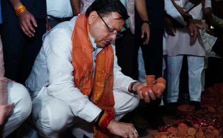 मिट्टी के दीये, बर्तन और पारंपरिक स्वदेशी उत्पादों की खरीदारी