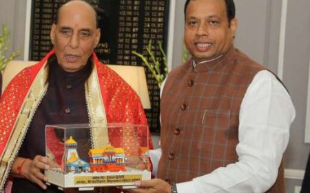 देहरादून : बीकेटीसी अध्यक्ष हेमंत द्विवेदी ने रक्षा मंत्री राजनाथ सिंह से की मुलाकात,श्री बदरी-केदार का स्मृति चिह्न एवं अंगवस्त्र भेंटकर चारधाम यात्रा के बावत दी जानकारी…