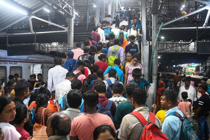 Bardhaman Railway Station Accident: बर्धमान स्टेशन पर बड़ा हादसा, फुटओवरब्रिज में गिरी महिला- 8 लोग घायल, रेलवे ने भगदड़ से किया इनकार