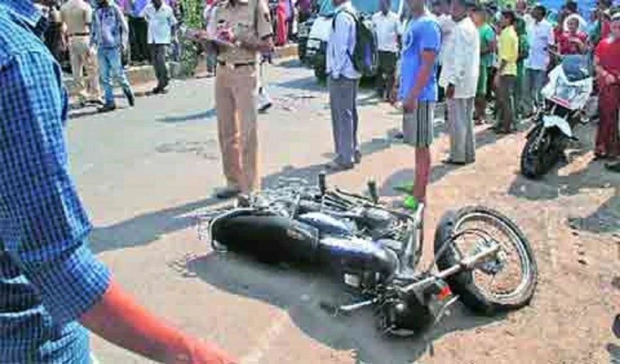 अमेठी में बिजली के खंभे से टकराने से मोटरसाइकिल सवार युवक की मौत, एक अन्य घायल