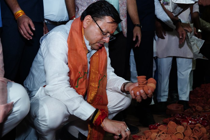 मिट्टी के दीये, बर्तन और पारंपरिक स्वदेशी उत्पादों की खरीदारी