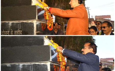 नैनीताल : राज्य स्थापना दिवस पर कुमाऊं कमिश्नर दीपक रावत एवं डीएम ललित मोहन रयाल ने आंदोलन के वीर शहीदों को श्रद्धांजलि देते हुए उन्हें पुष्प अर्पित कर नमन किया