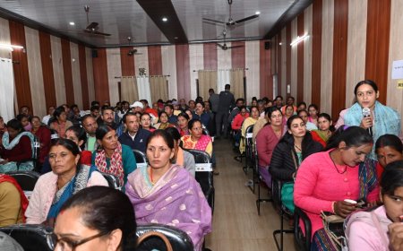 चिन्यालीसौड़ पंचायत बैठक में विकास मुद्दों पर विस्तृत चर्चा, डीएम ने दिए त्वरित कार्रवाई के निर्देश