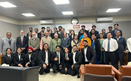 चाणक्य लॉ कॉलेज का जस्टिस केशव चंद्र धूलिया ट्रॉफी पर कब्जा