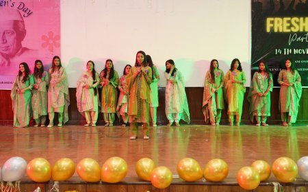 फ्रेशर्स पार्टी की धूम, नाच-गाने पर थिरके स्टूडेंट्स