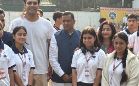 मेधावी छात्र छात्राएं सांसद बलूनी व गायक जुबिन नौटियाल से मिले