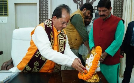 राजस्व एवं भूमि सुधार विभाग के नए मंत्री विजय कुमार सिन्हा ने किया प्रभार ग्रहण, बोले- बिहार में माफियाओं पर होगी सख्त कार्रवाई