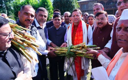 मुख्यमंत्री ने सुनी किसानों की समस्या, लिया गन्ने का स्वाद