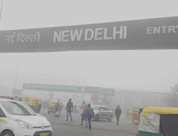 दिल्ली के प्रदूषण पर पूर्व IAS ने खोला मोर्चा, अमेरिका से तुलना कर बताई भारत की सच्चाई!