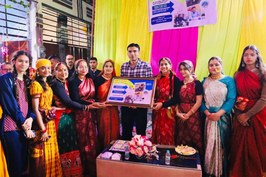 ईगास पर गंगोत्री एनक्लेव की महिलाओं ने डीएम सविन बंसल को दिया ‘रियल हीरो’ सम्मान