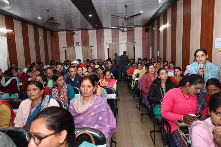 चिन्यालीसौड़ पंचायत बैठक में विकास मुद्दों पर विस्तृत चर्चा, डीएम ने दिए त्वरित कार्रवाई के निर्देश