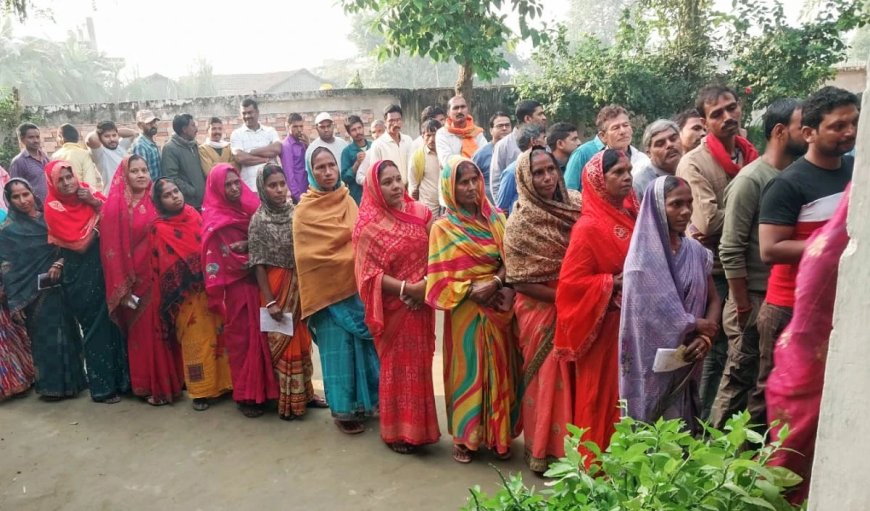 Bihar elections में महिला शक्ति का कमाल, पुरुषों से अधिक मतदान कर बदली सियासी हवा।