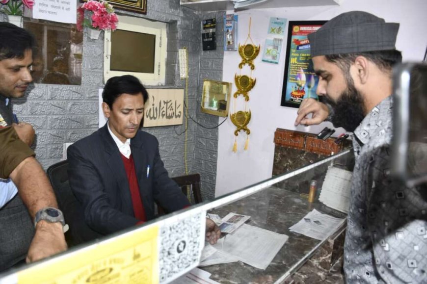 हल्द्वानी : दस्तावेज लेखक फैजान के सीएससी सेंटर में कमिश्नर दीपक रावत की छापेमारी में मिली काफी गड़बड़ियां…