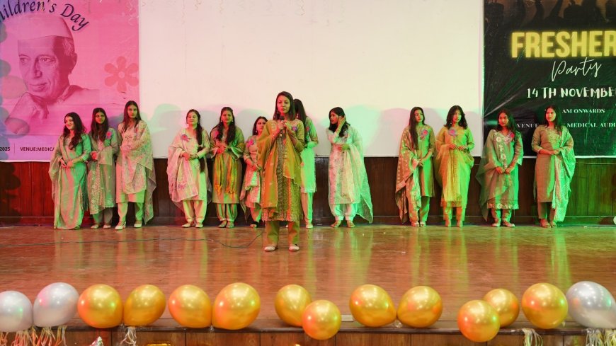 फ्रेशर्स पार्टी की धूम, नाच-गाने पर थिरके स्टूडेंट्स