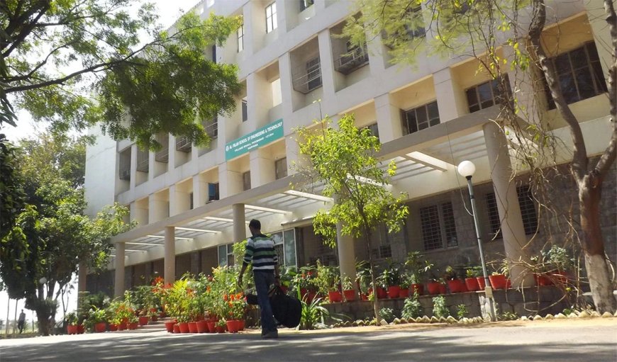 Delhi blast probe: अल-फलाह यूनिवर्सिटी के डायरेक्टर जव्वाद सिद्दीकी पर जांच तेज