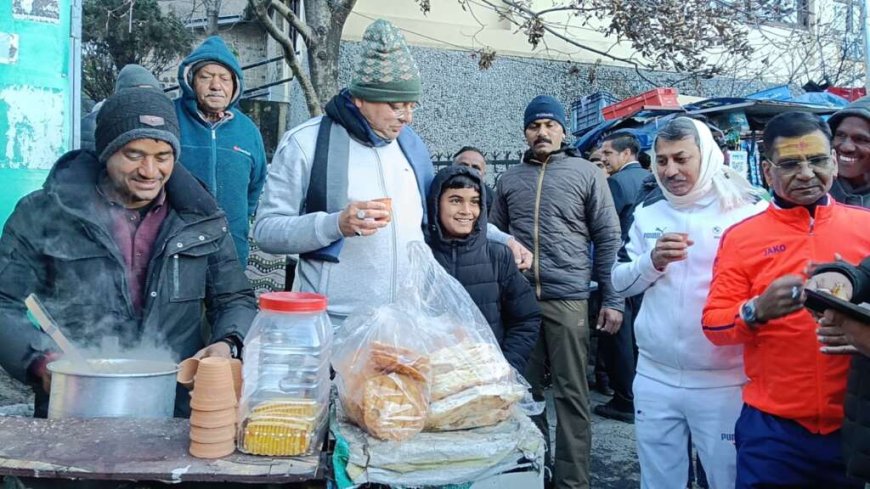 नैनीताल: CM धामी ने मॉर्निंग वॉक के दौरान जनता से की मुलाकात और बनाई चाय, नैना देवी मंदिर सौंदर्यीकरण कार्यों का किया निरीक्षण
