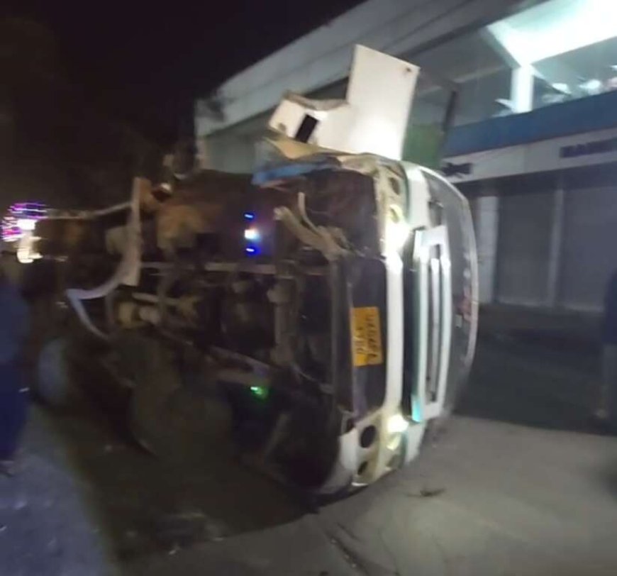 हल्द्वानी : निजी कंपनी की बस पलटी,कई लोग हुए घायल…