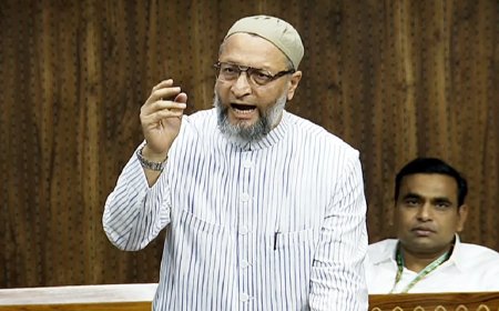 ओवैसी का तीखा वार: बाबरी विध्वंस ने मस्जिद नहीं, संविधान को किया था कमज़ोर, 6 दिसंबर काला दिन