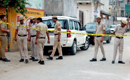 गुरुग्राम फार्महाउस में अवैध शराब पार्टी, 16 नाइजीरियाई समेत 18 लोग गिरफ्तार