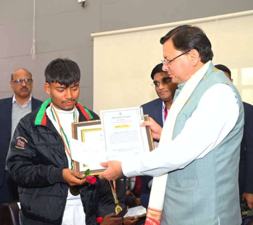 हल्द्वानी : सीएम पुष्कर धामी ने विश्व दिव्यांग दिवस के अवसर पर  प्रतिभाशाली दिव्यांग जनों को किया पुरस्कृत…