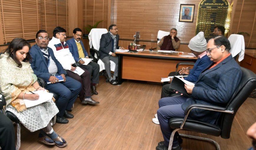 सात निश्चय-3 का प्रचार प्रभावी ढंग से करे विभाग, मंत्री विजय चौधरी ने विभाग के कामों की समीक्षा की
